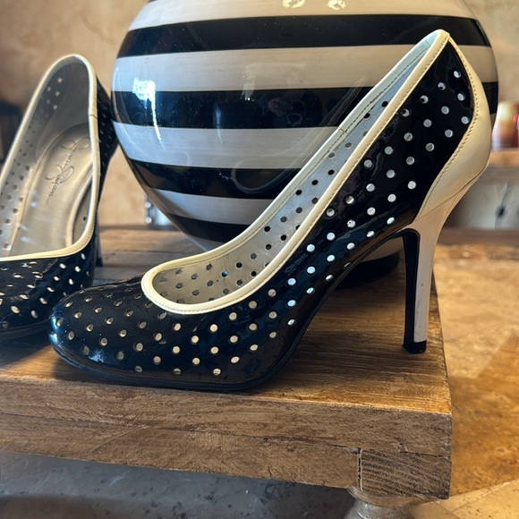 Beautiful Black and white Jessica Simpson heels size 7.5 - Picture 2 of 7